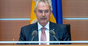 Präsident Karl Wilfing lädt zur Landtagssitzung am 9. Dezember ein.