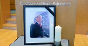 Trauersitzung fand am 6.12.2022 statt.