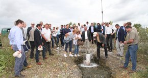 Landtagspräsident Karl Wilfing mit Abgeordneten bei der Marchfeld-Kanal-Besichtigung