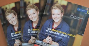 Drei Broschüren "Der Berufsschullandtag in Niederösterreicher"