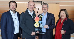 Vertreter des Bezirksfeuerwehrkommandos Gänserndorf besuchten den Niederösterreichischen Landtag