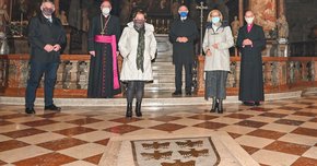 Erinnerung an den Wiederaufbau des Stephansdoms nach dem 2. Weltkrieg: Das Land Niederösterreich stiftete den Steinboden.