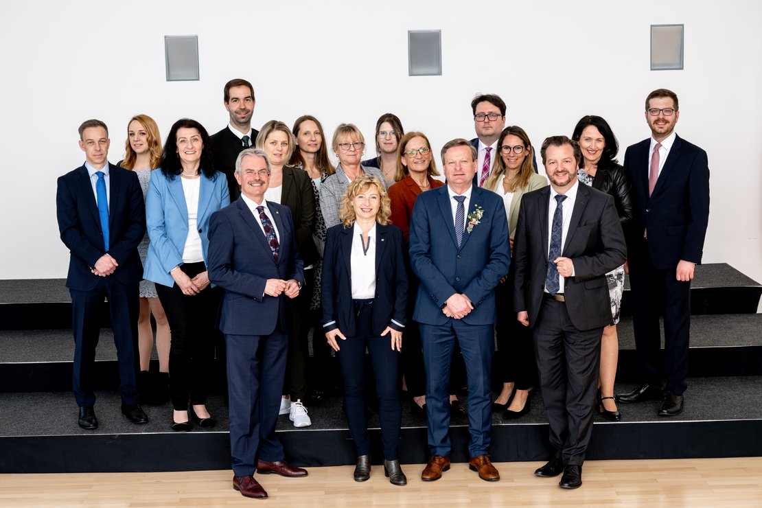 Großes Bild anzeigen Gruppenfoto der Mitarbeiterinnen und Mitarbeiter der Landtagsdirektion