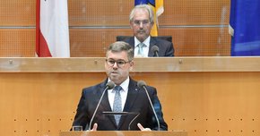 Finanzlandesrat Ludwig Schleritzko präsentierte den Abgeordneten das Budget 2021.