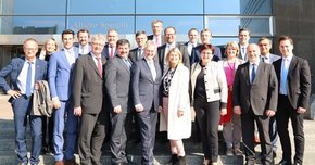 Delegation von Landtagsabgeordneten vor dem Europäischen Parlament in Brüssel