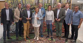 Landtagspräsident Karl Wilfing (3. v. links) gemeinsam mit dem Lunzer Bürgermeister Josef Schachner, Abg. Reinhard Teufel (FPÖ), Dritter Präsidentin K