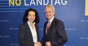 Begrüßung der neuen Abgeordneten