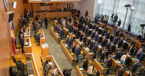 Die geplante Barrierefreiheit und der damit verbundene Umbau des Landtagssitzungssaal ist in Diskussion.